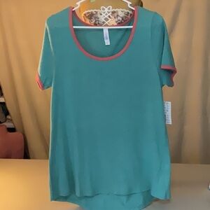 NWT woman’s LULAROE shirt